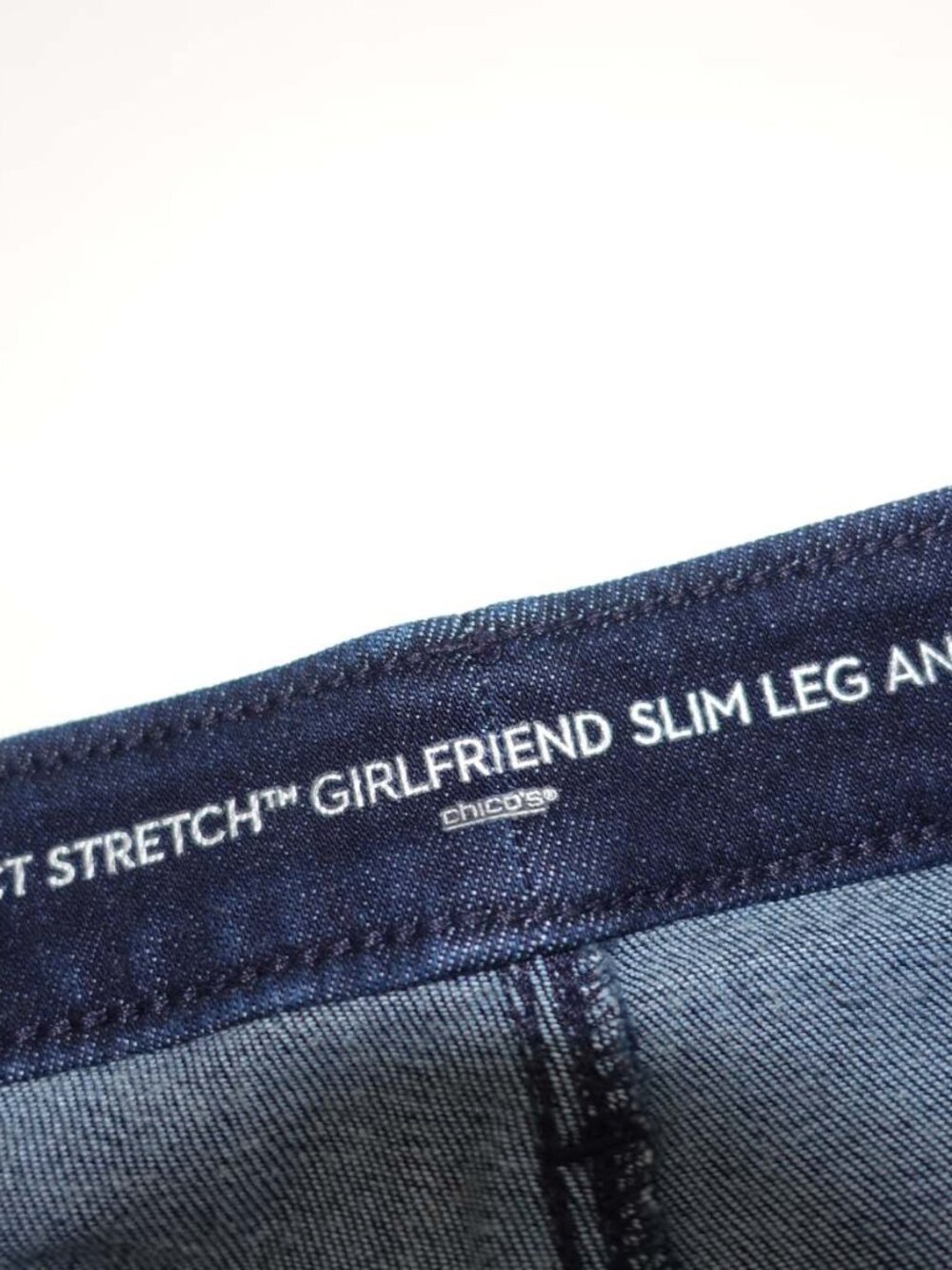 Chico's Women's Girlfriend Slim Leg Ankle Jeans Size 0.5 / 6 Perfefct Stretch - Picture 4 of 7